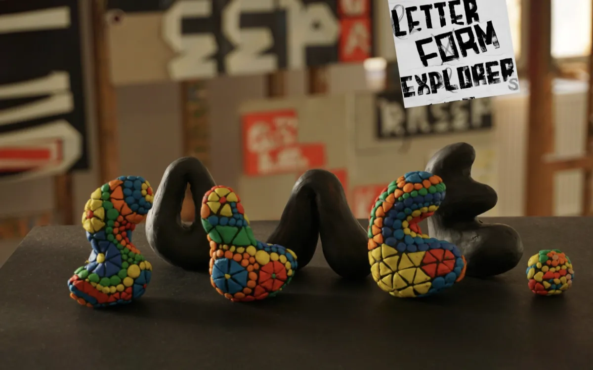 Razstava plakatov z inovativnimi črkovnimi vrstami