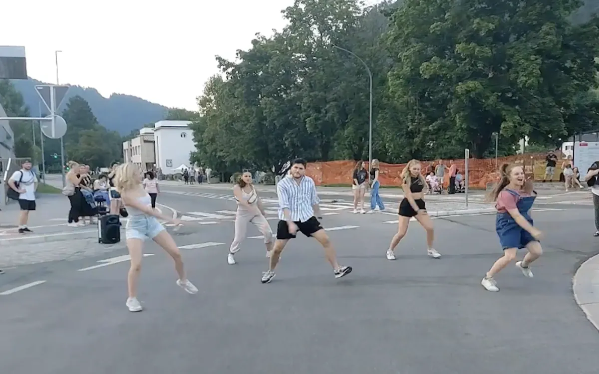 MOL Slovenija pripravil »flash mob« v Laškem