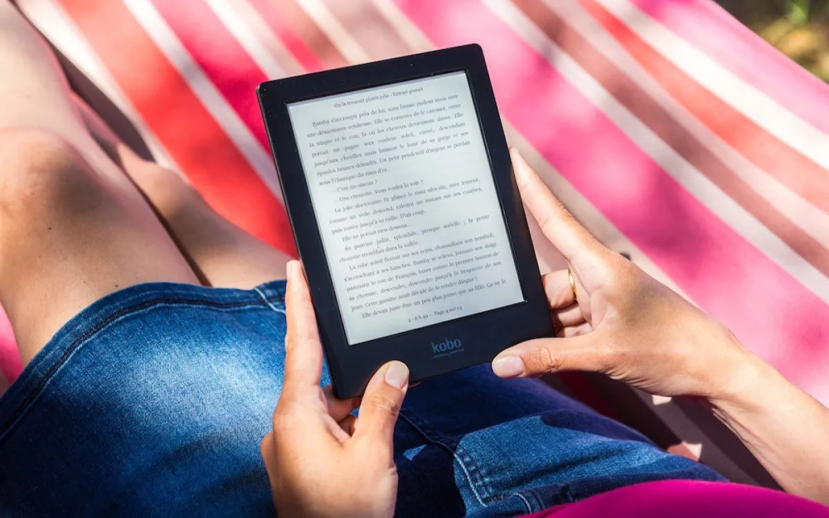 Poletno branje: Od stripov do romanov in strokovne literature 