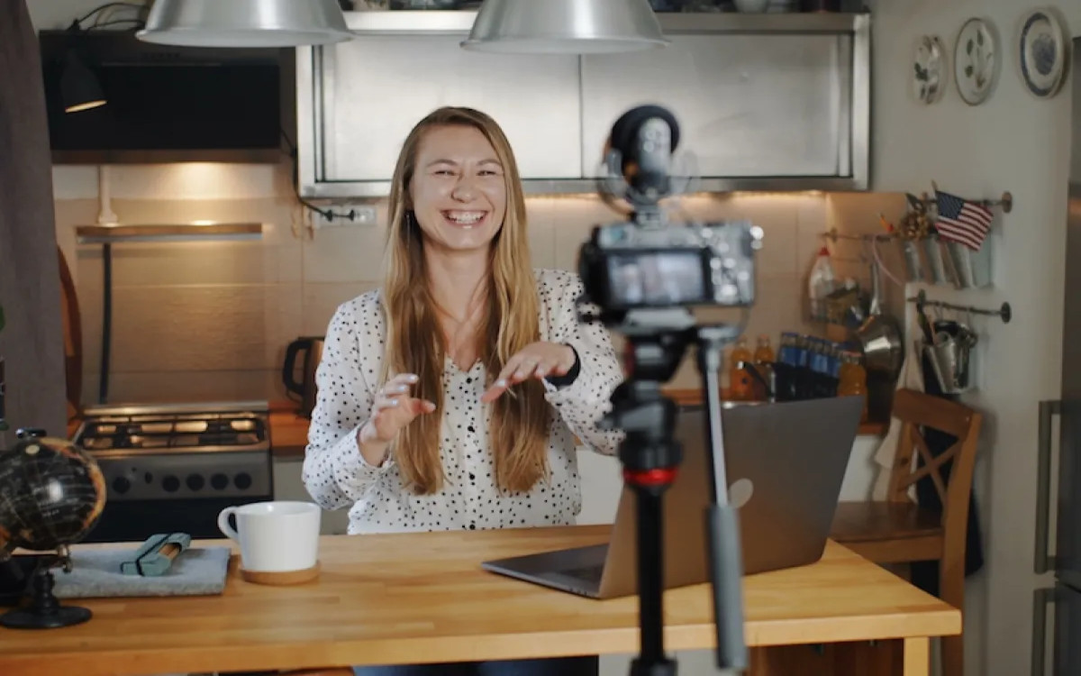 Ko se oglasi naučijo zabavati