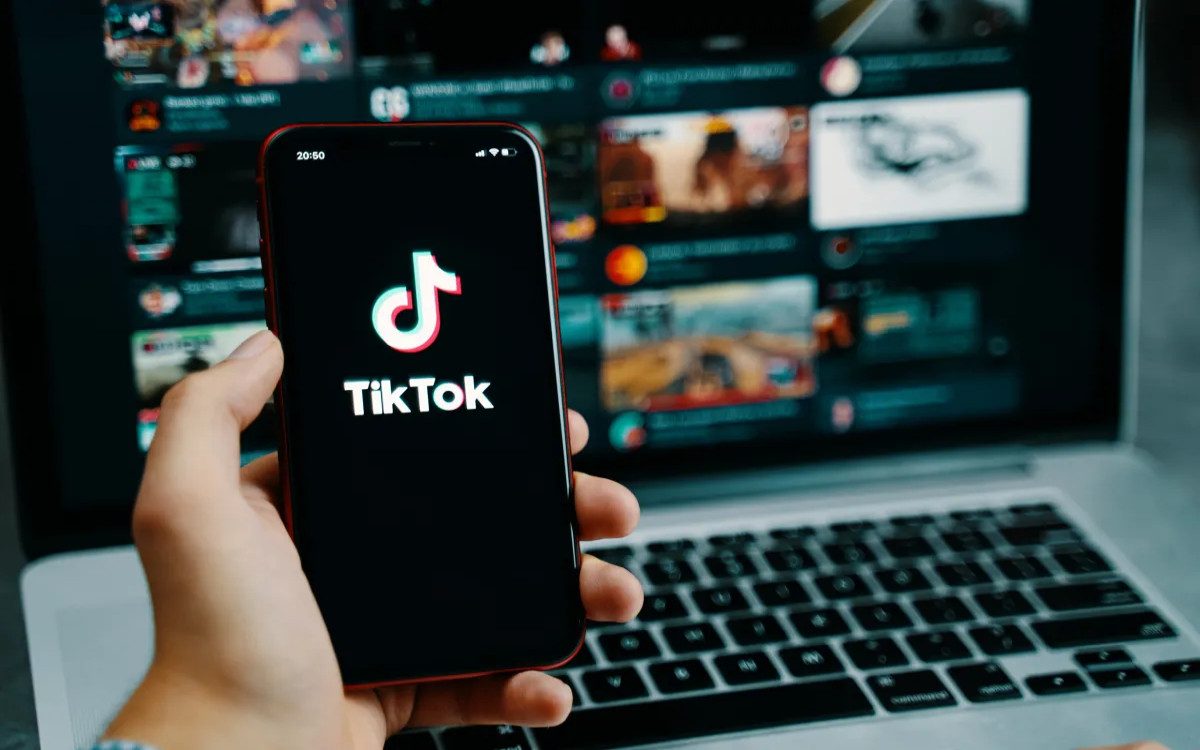 TikTok sklenil dogovor s skupino Warner Music