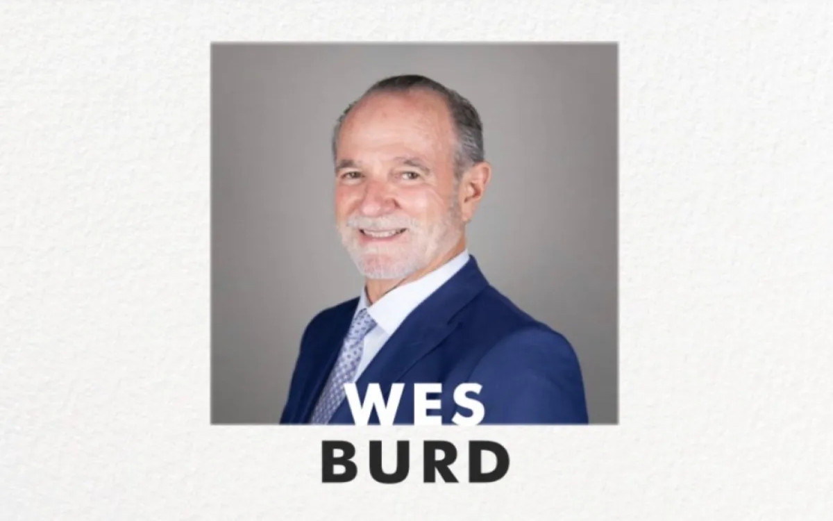 Umrl je Wes Burd