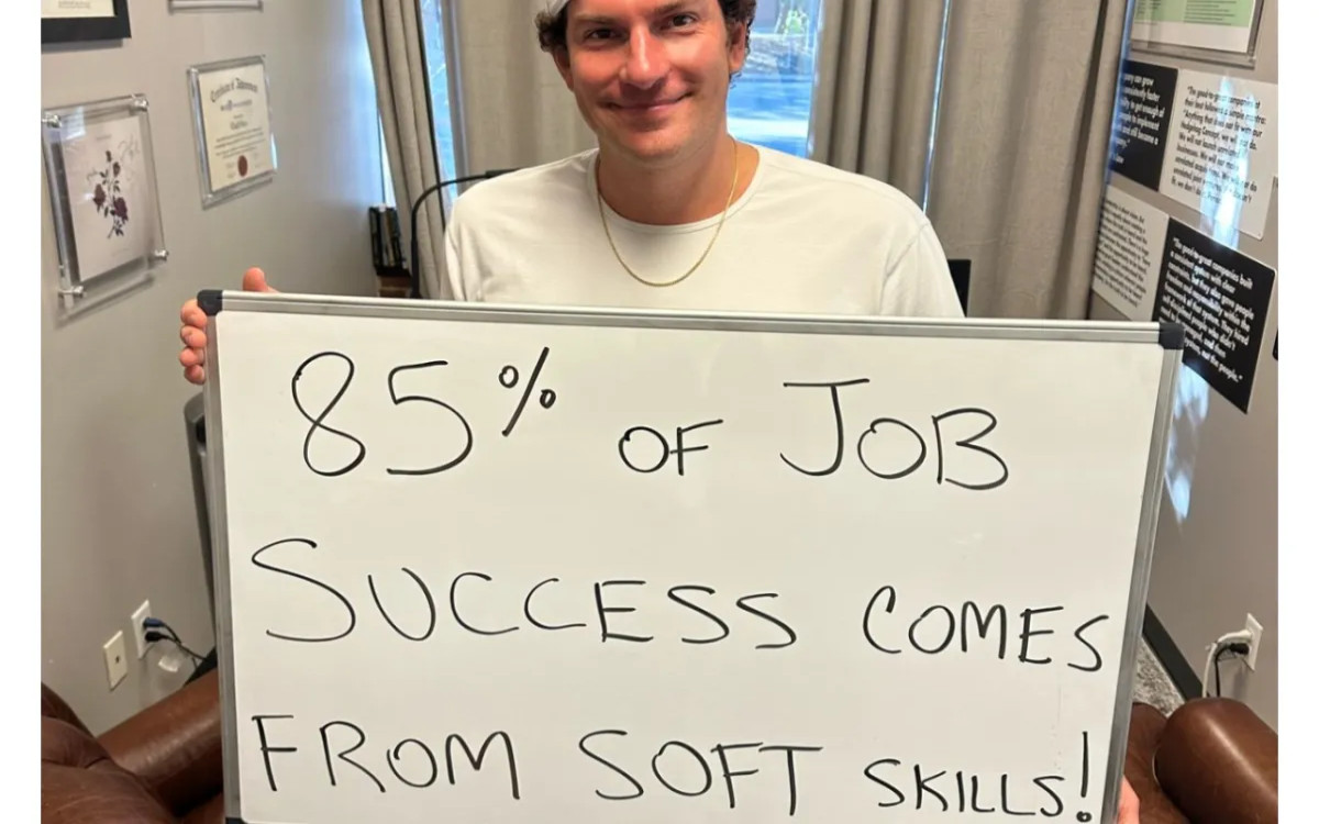 Zaposlujejo Harvey Norman, BISOL Group, Feydom in drugi