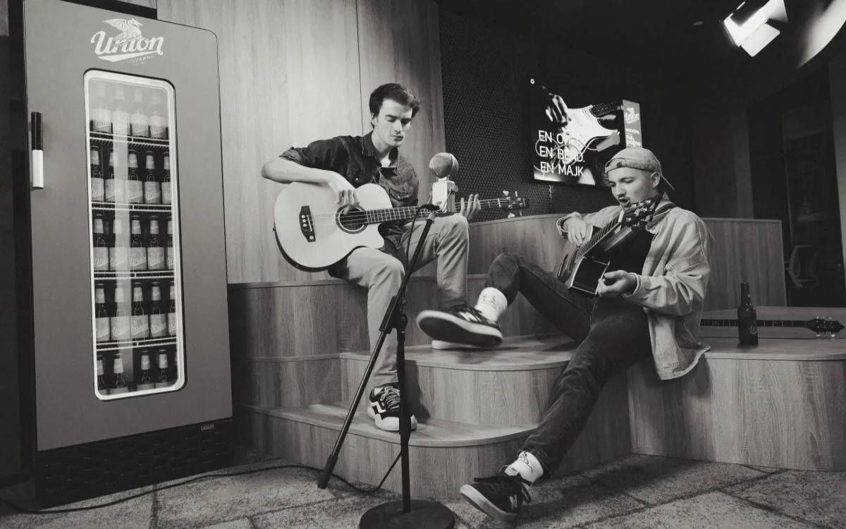 En oder, en band, en »majk«: Rockšpil na polno