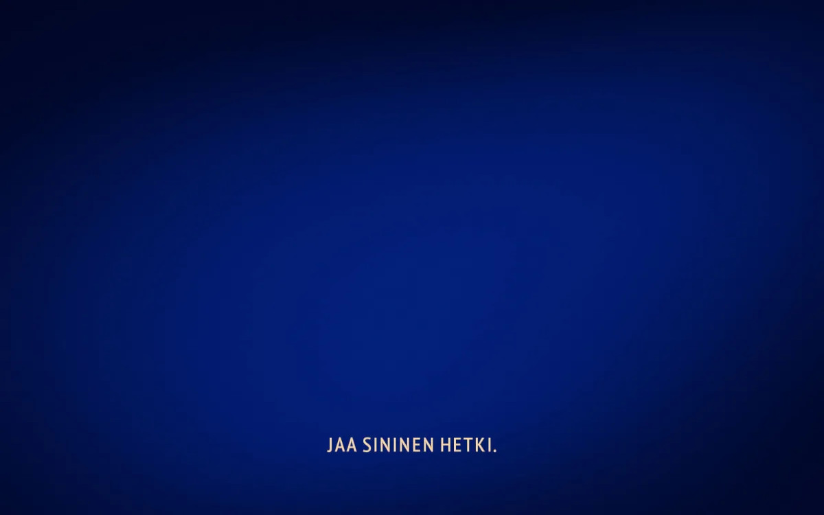 Oglas brez logotipa in izdelka, ki zaupa v ikoničnost blagovne znamke