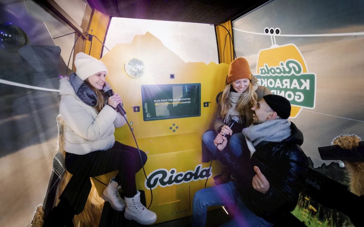 Ricolina gondola, v kateri odmevajo karaoke