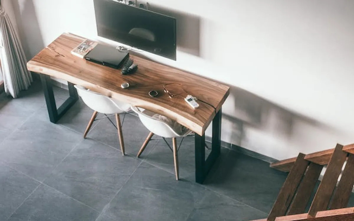 Razpisi tedna: Od zakupa oglasnega prostora do scenarija za televizijsko serijo