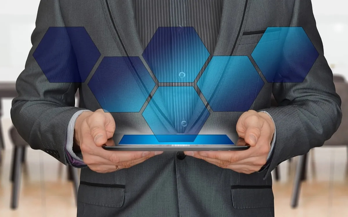 Kar 90 odstotkov marketinških strokovnjakov se boji umetne inteligence