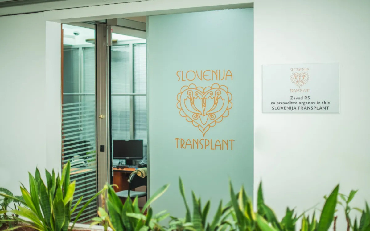 Spletna stran, ki je »napisana, oblikovana in izvedena z mislijo na človekoljubje«