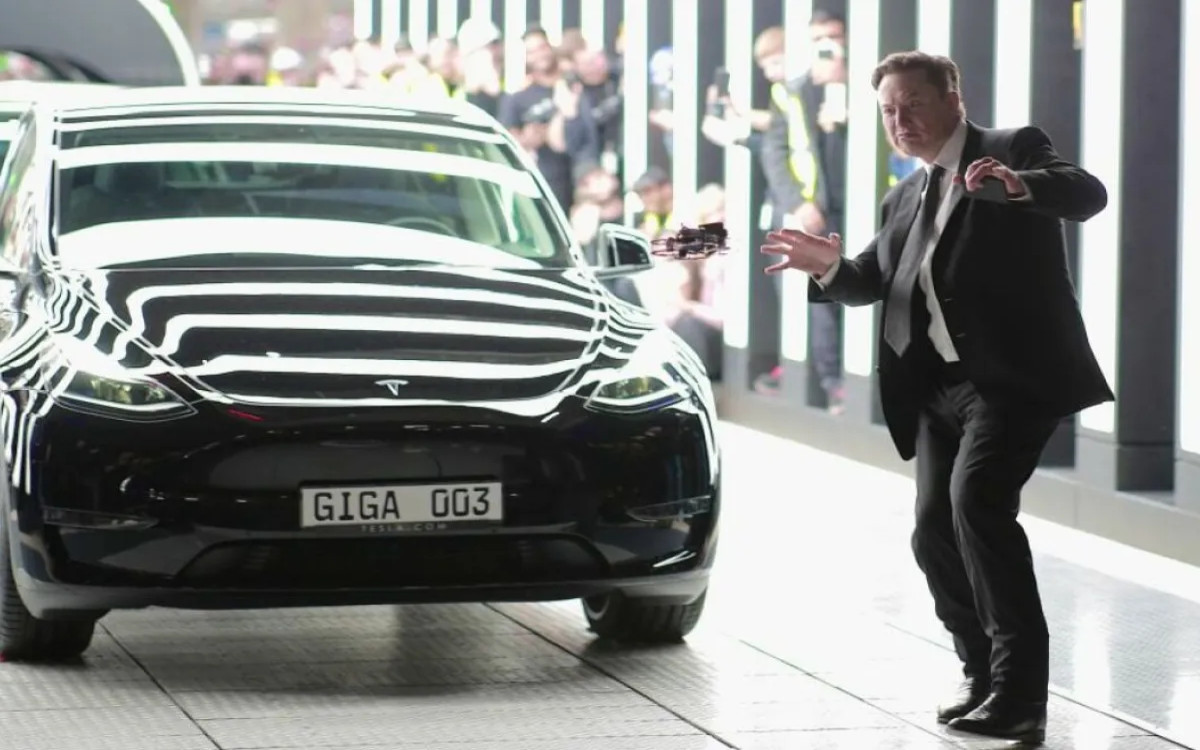 Elon Musk: avgusta prihajajo robotaksiji!