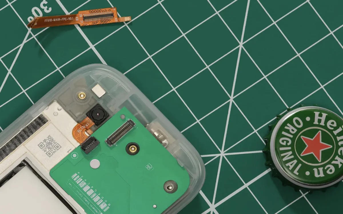 »Pametni telefoni so preveč zanimivi, vzemite raje dolgočasnega«