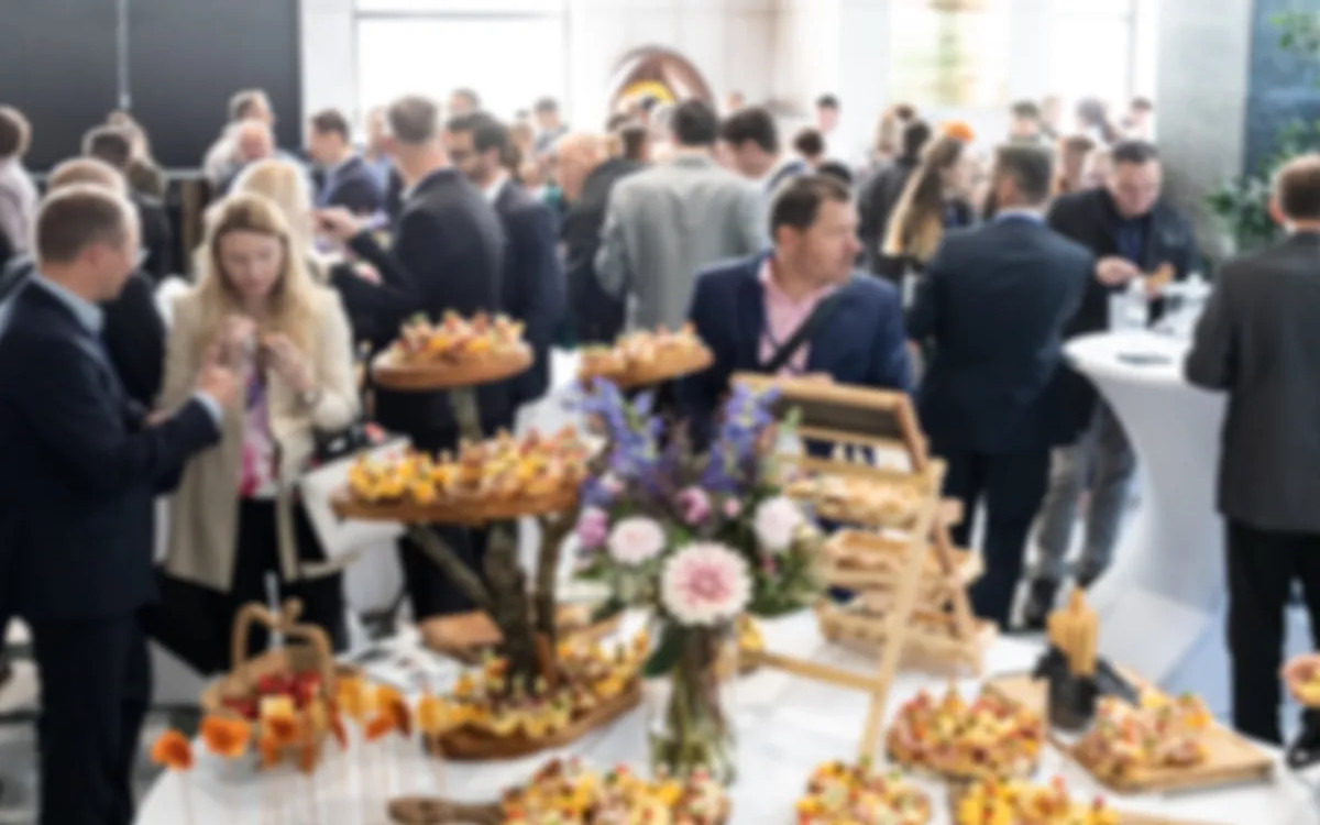 Manj je več ali kako pojavljanje na dogodkih vpliva na vašo osebno strokovno znamko