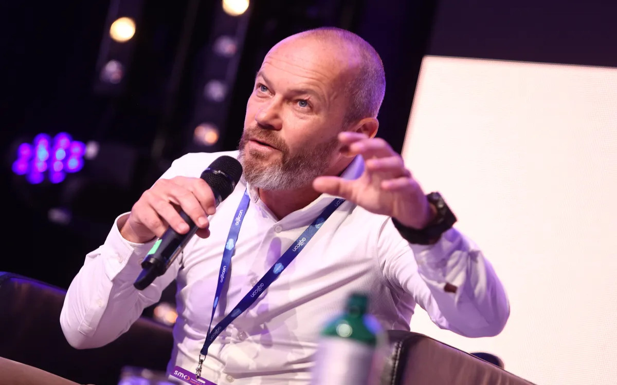 UI-kavboj na vrhu lestvic in resnica, ki je ne moremo več prezreti