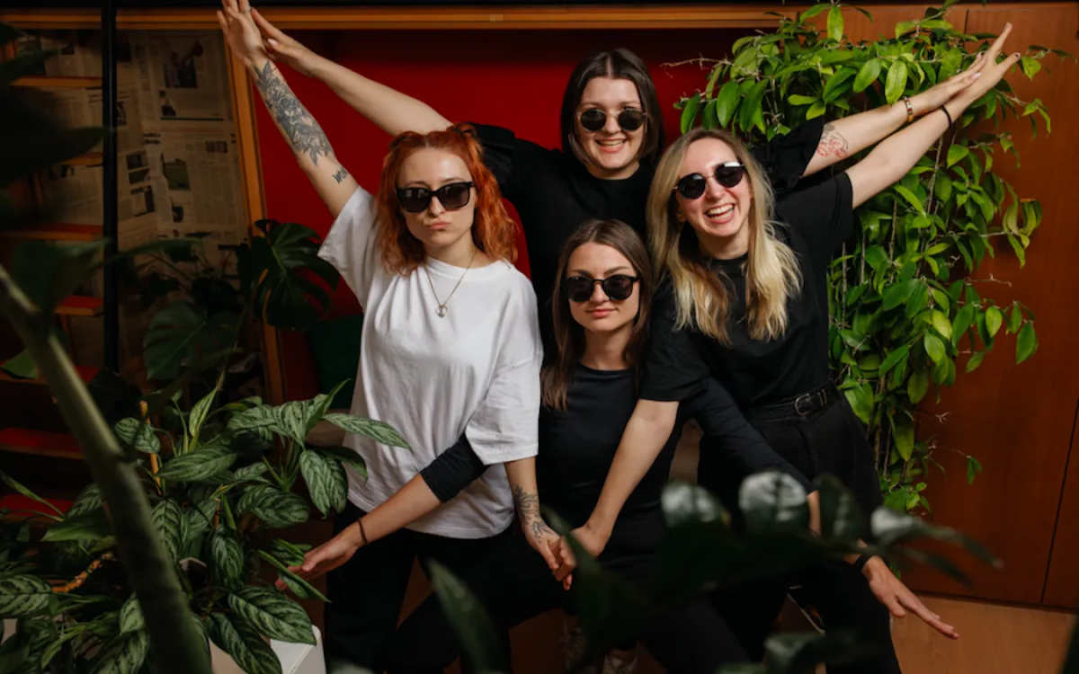 Ekipa W3B s štirimi novimi sodelavkami