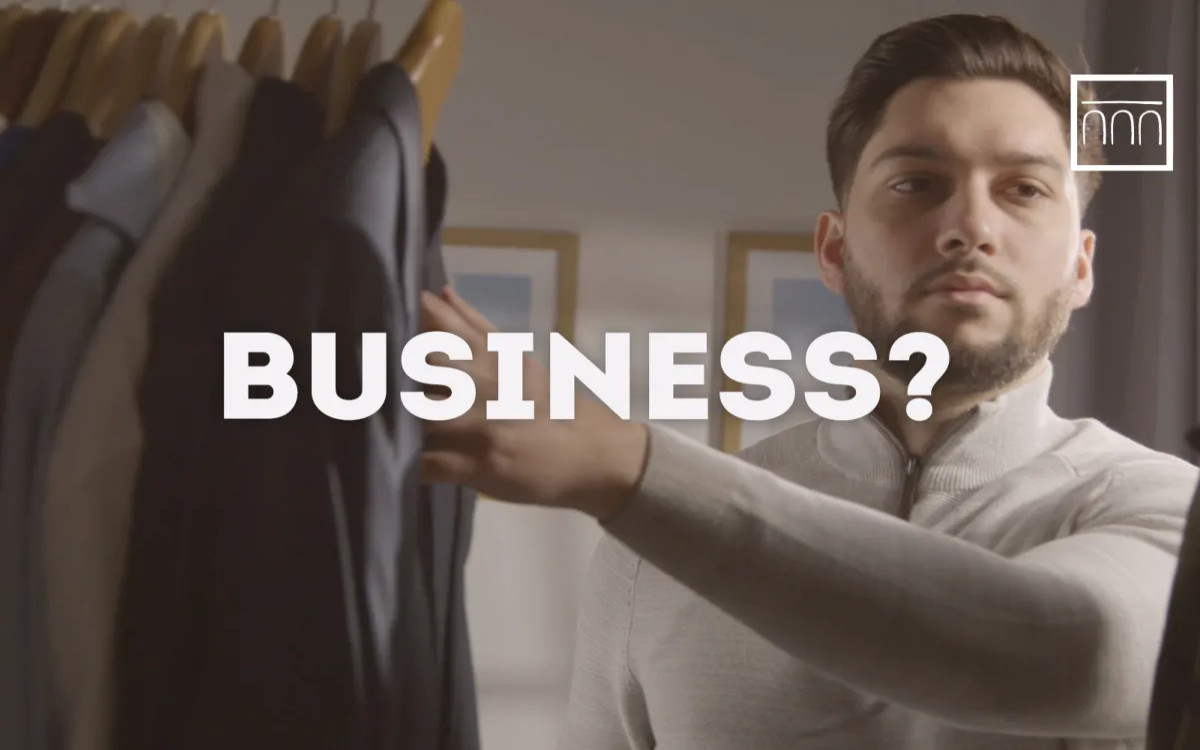 Banka Intesa Sanpaolo: »Business« ali »casual«? Prijetna dilema …