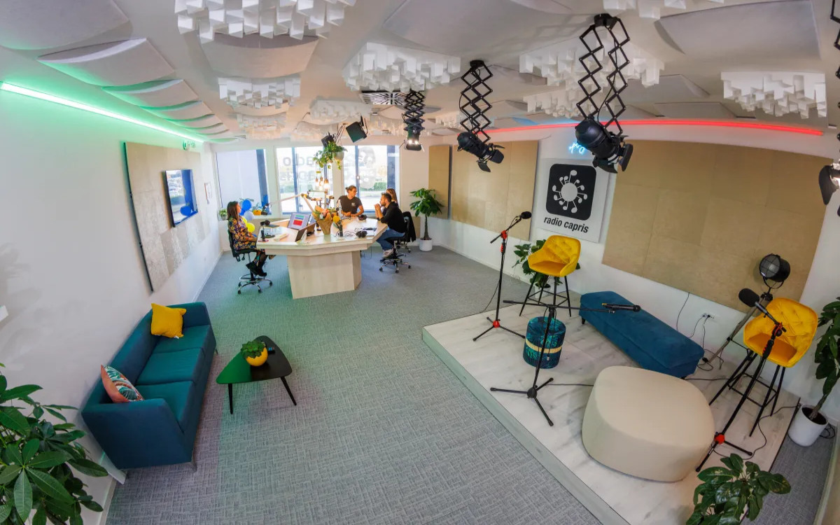 Radio Capris in Radio Hit z novimi lastniki