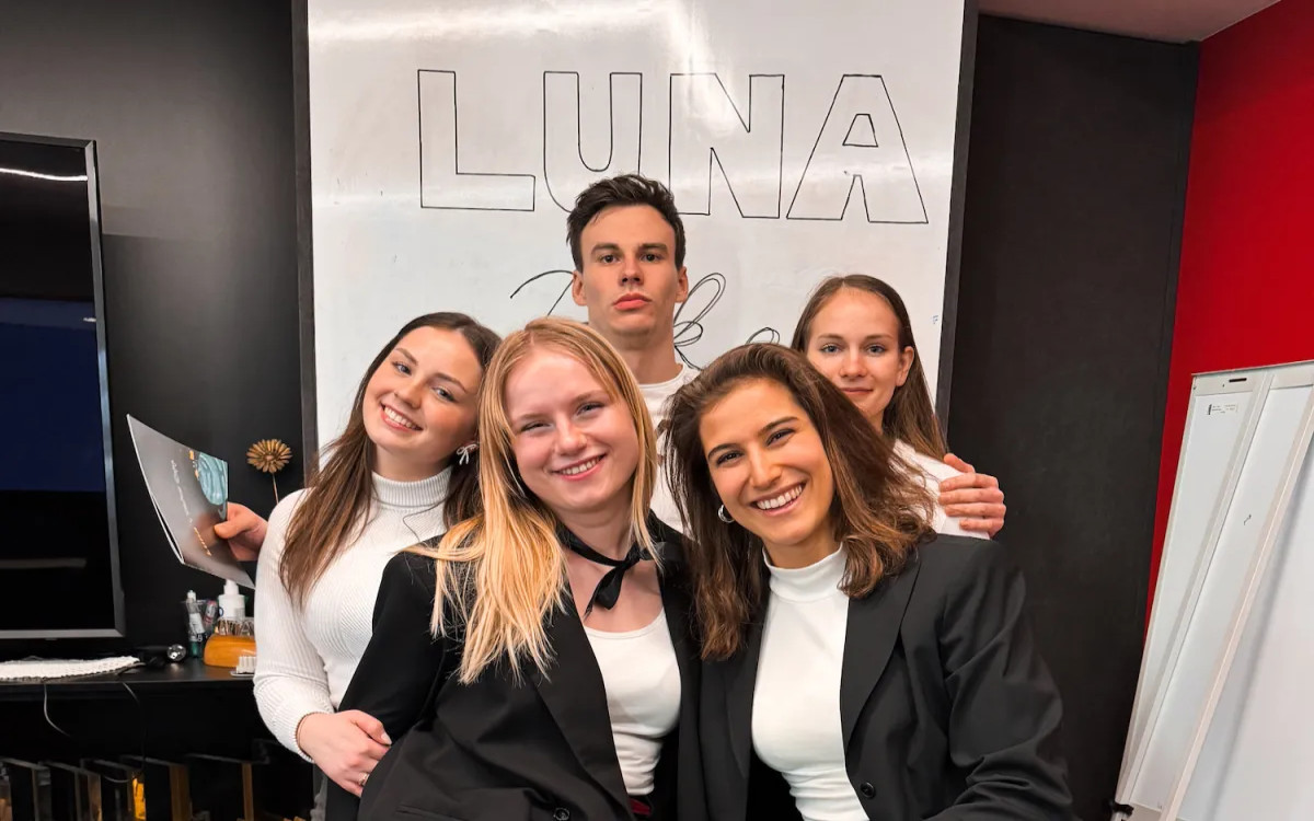 Luna \TAKE OFF: Ko delo v oglaševalski agenciji ni »eno samo garanje«