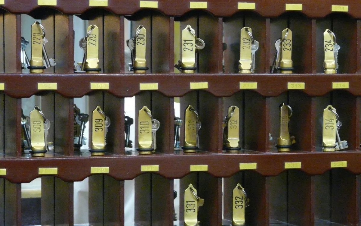 Kdaj bomo v hotelske sobe vstopali z Applovo in Googlovo denarnico?