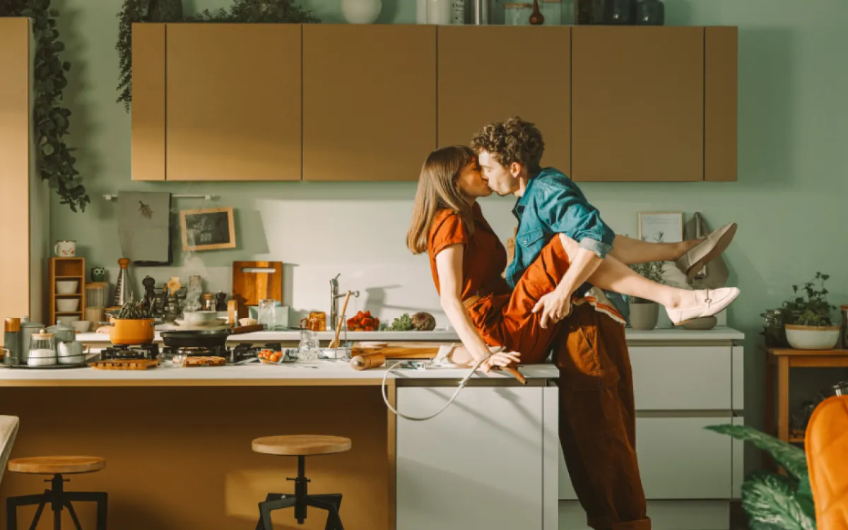 Ozadje nagajivih Lesnininih oglasov