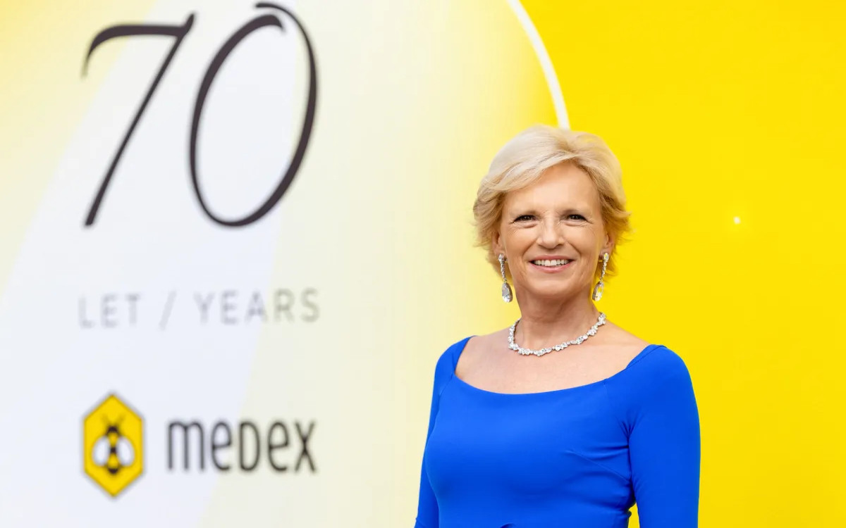 70 let Medexa: Pot, ki so jo začrtale čebele