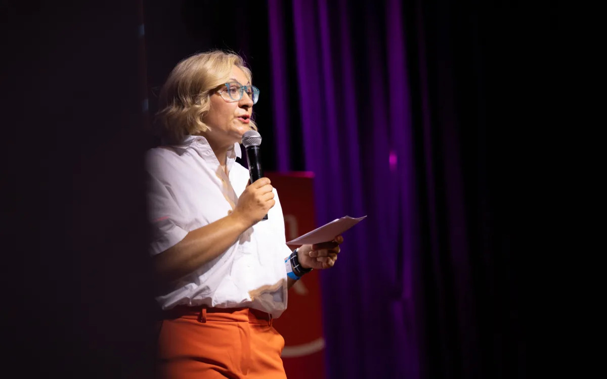 Med zaposlenimi in vodji vlada velika kognitivna disonanca 