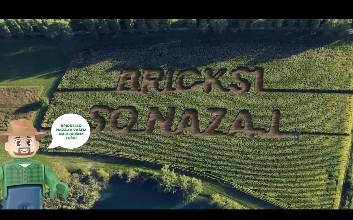 Tuš z oglasom, ki se »vidi iz vesolja«