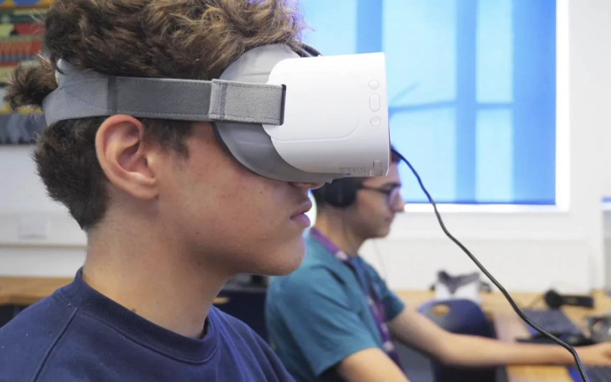 V Londonu se odpira prva UI-učilnica brez učiteljev