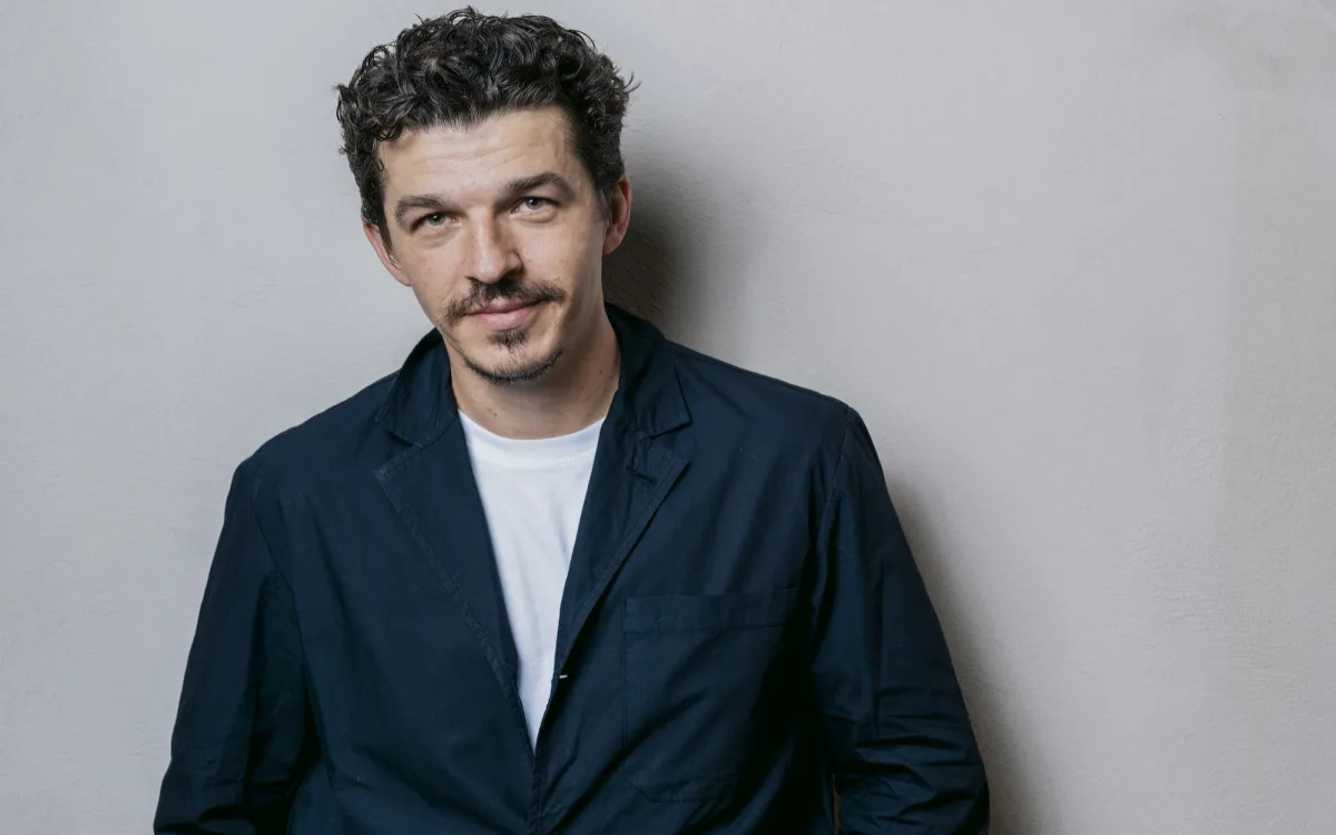 »Ljubezen, ki traje.* Ljubezen, ki daje.«  