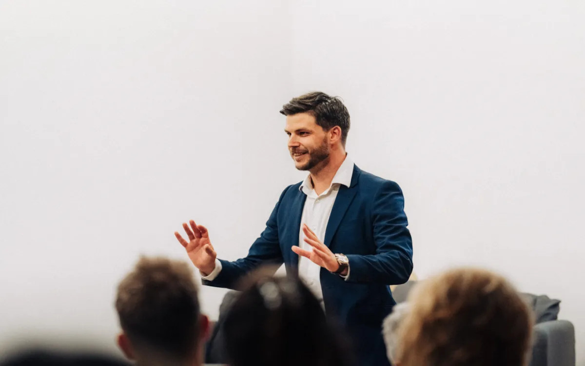 »Denar pomaga, a brez dobre vsebine ga mečete skozi okno«