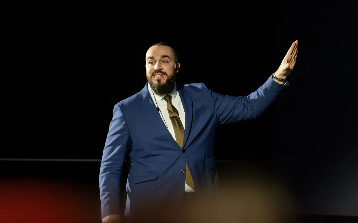 Dan_d: Objavo na LinkedInu namenite eni osebi, ne množici