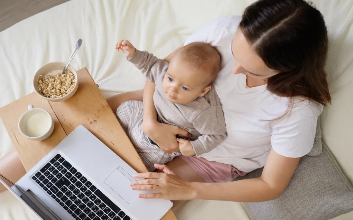 Radosti materinstva v oglaševanju niso tako sladke
