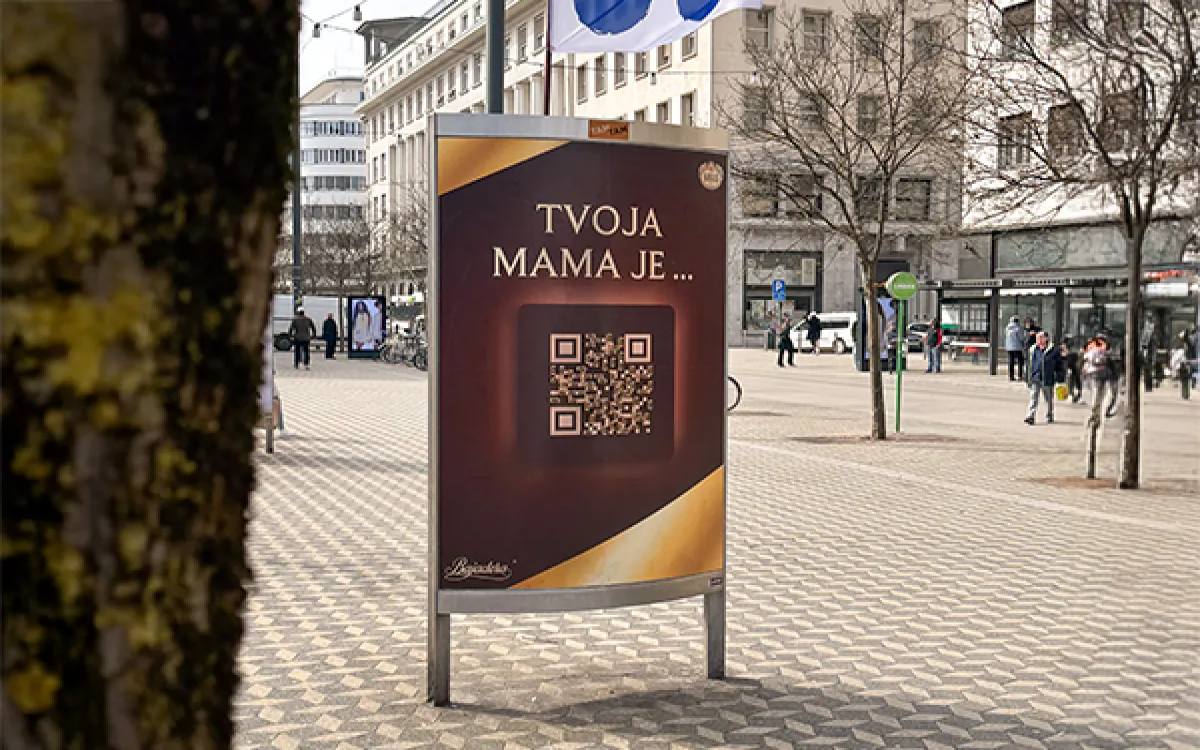 Opazili smo: Ko je mama zvezda Bajaderinih plakatov