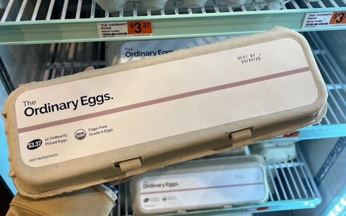 Namesto kozmetike so na svoje police postavili jajca 