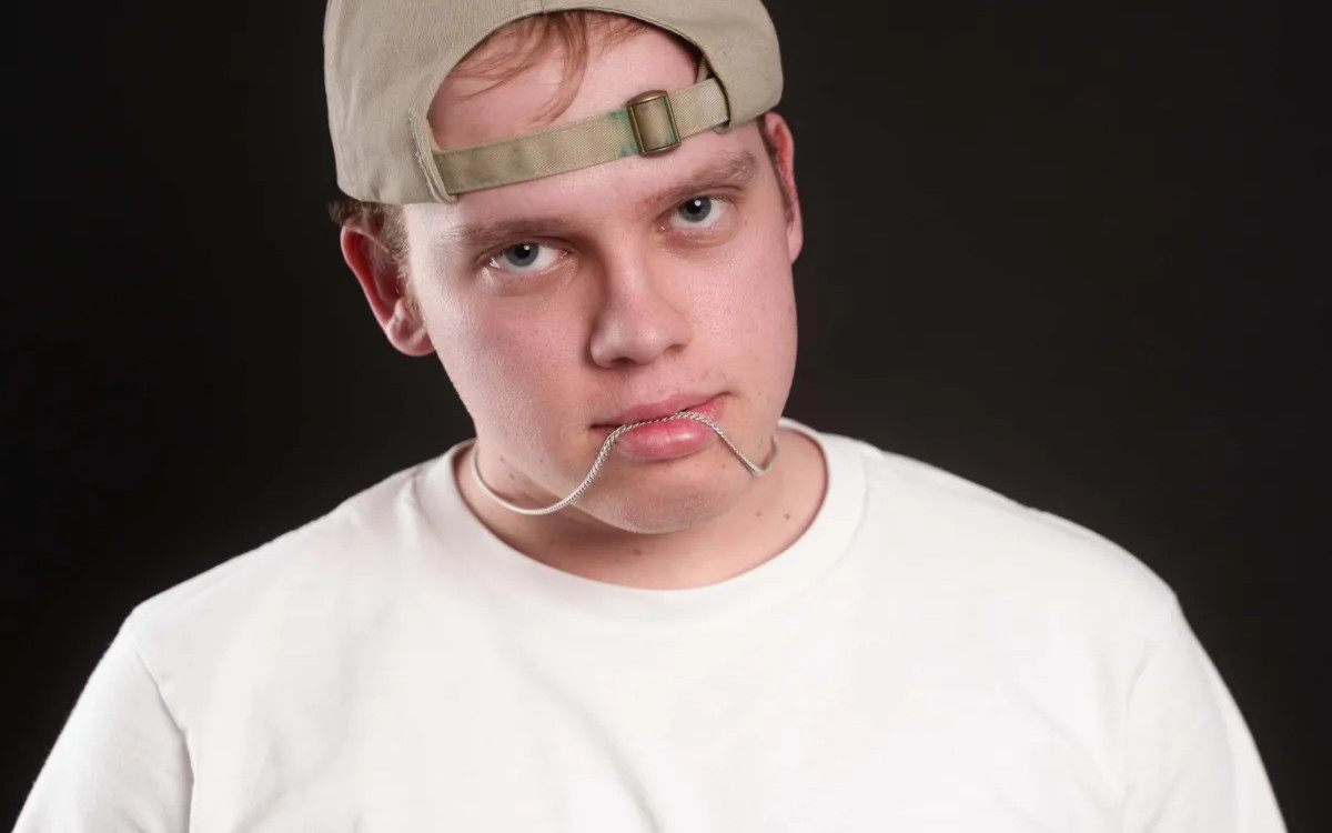 Nik Schwarzmann in oglasi, ki prikazujejo še neviden zorni kot