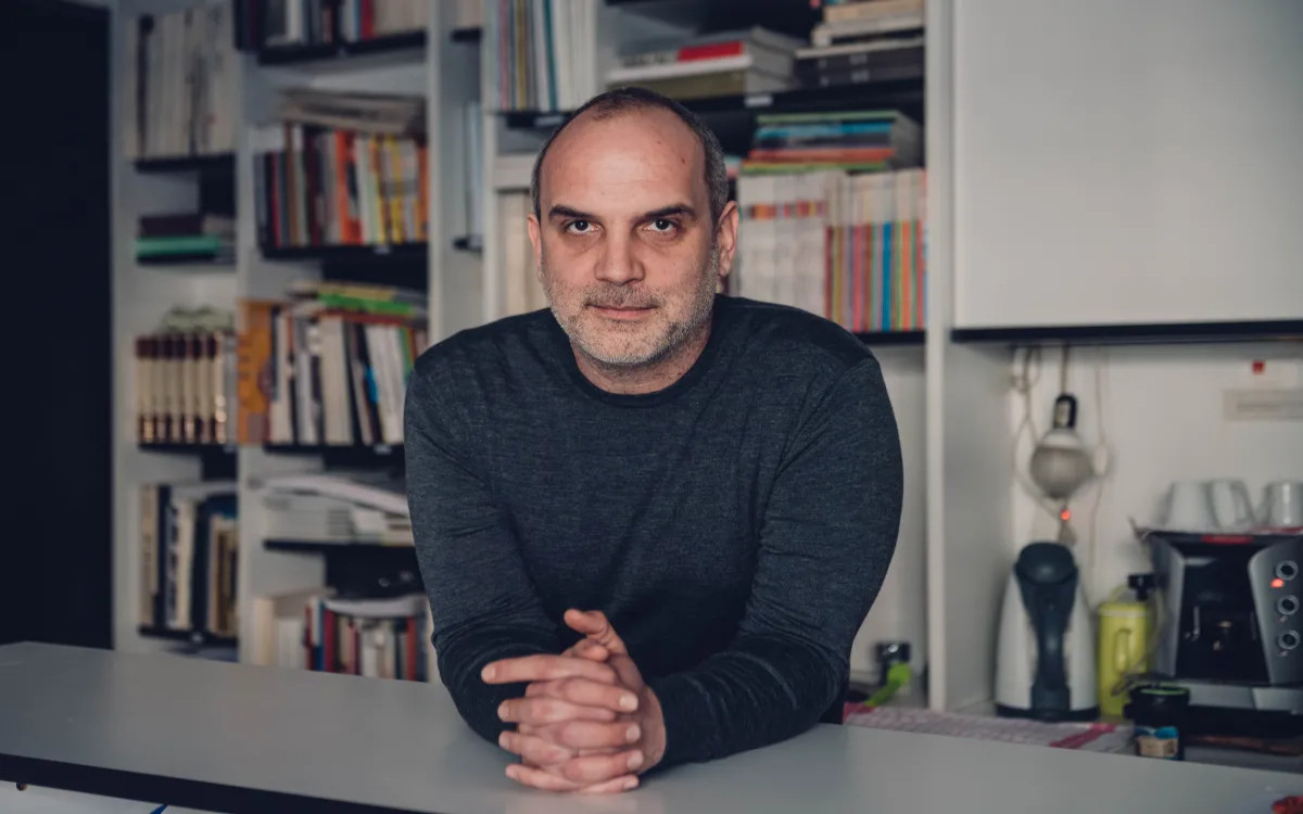 Oblikovanje, ki je »inovativno, čudaško, drugačno, presenetljivo in kritično«