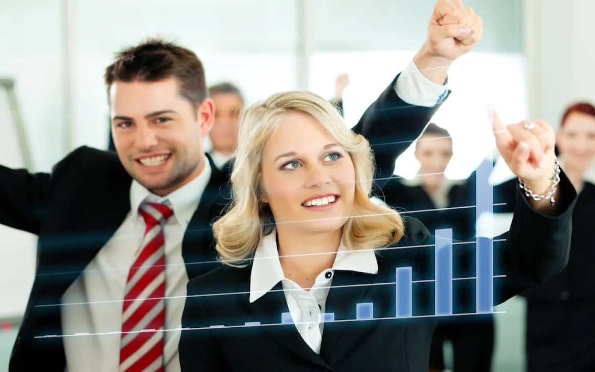 Agencije v letu 2024 s 6-odstotno rastjo prihodkov