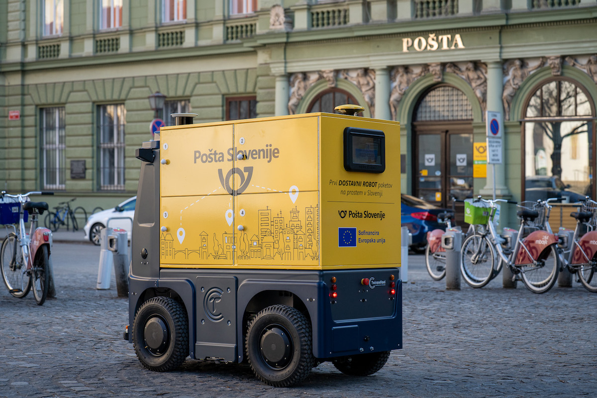 Avtonomni dostavni robot 