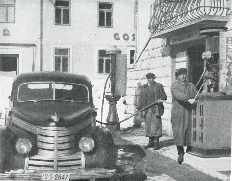 Jugopetrolova ulična črpalka