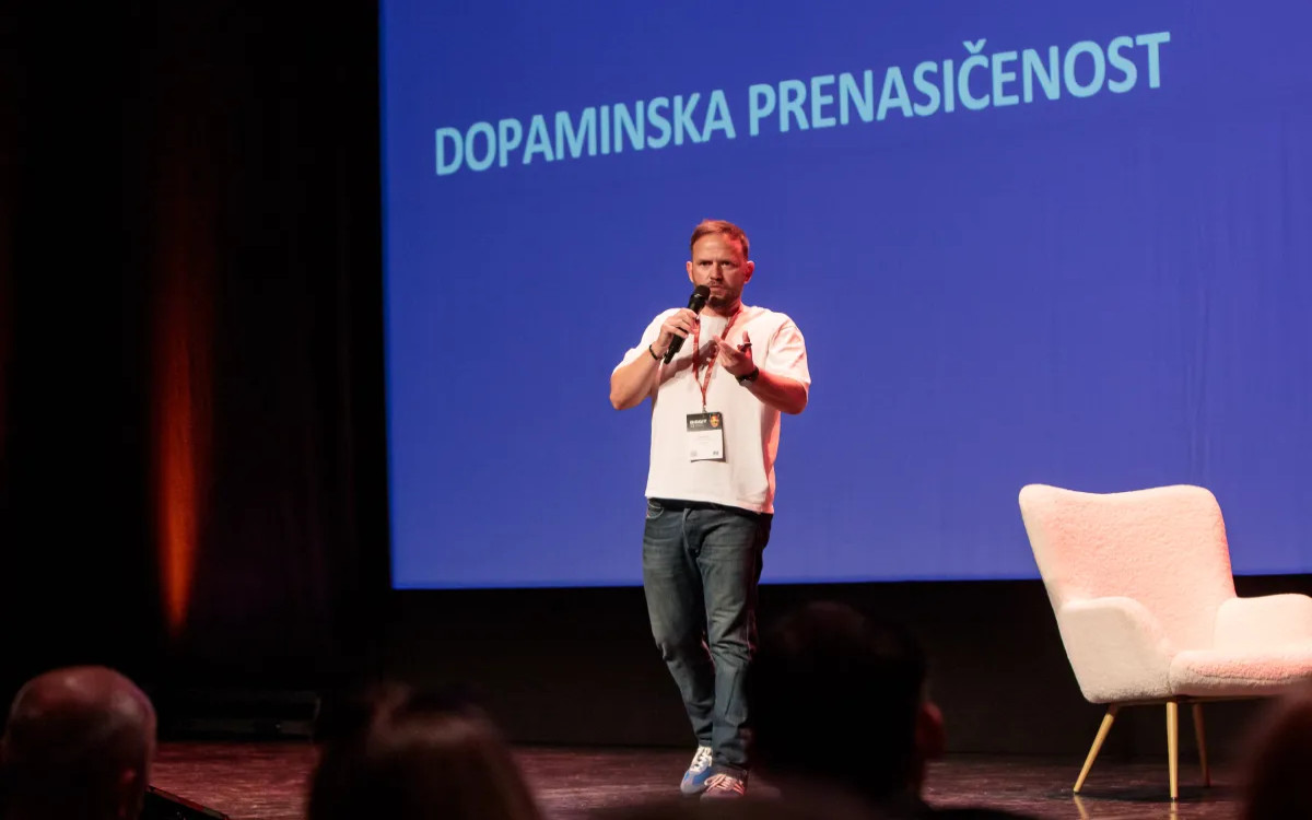 DIGGIT: Algoritem procesira, človek preseže!