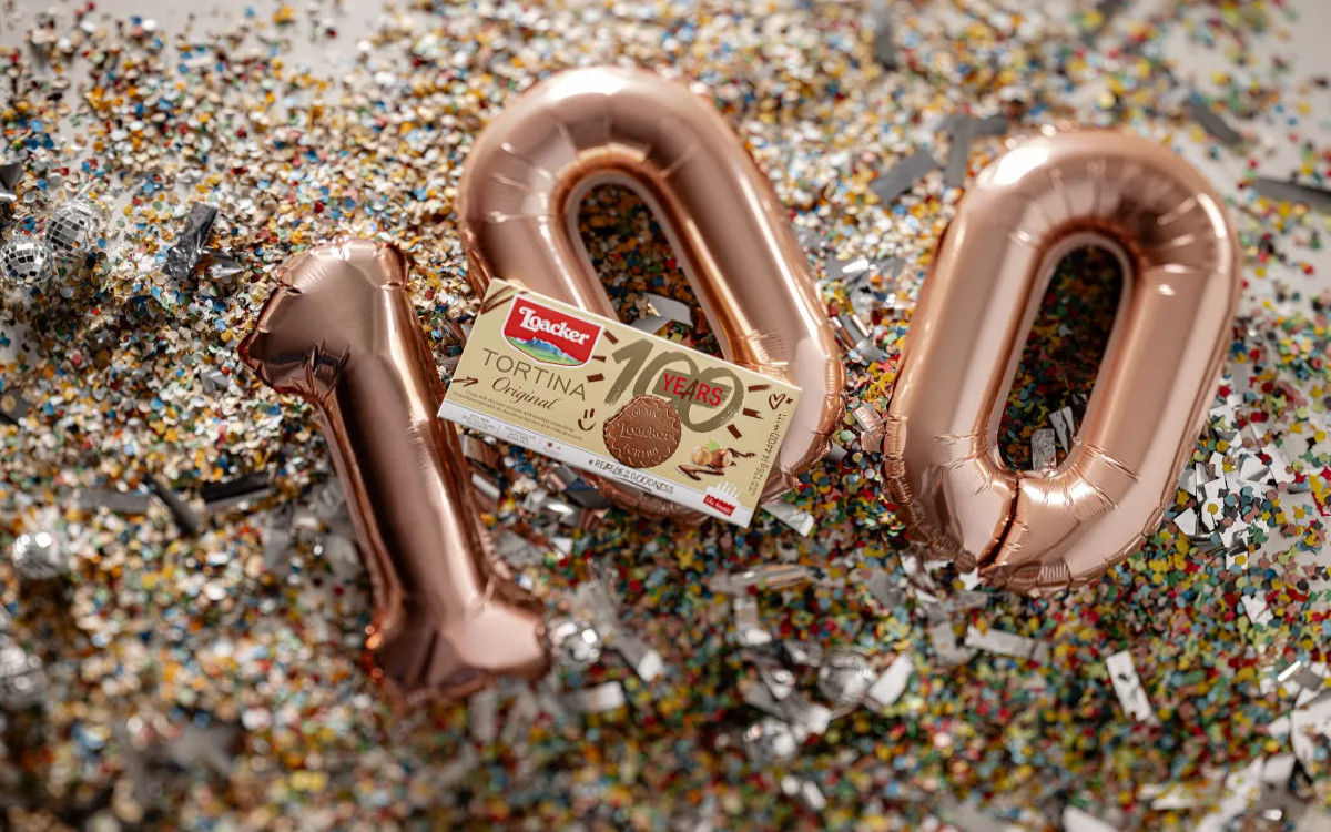 100 let razvajanja s »koščki dobrot«