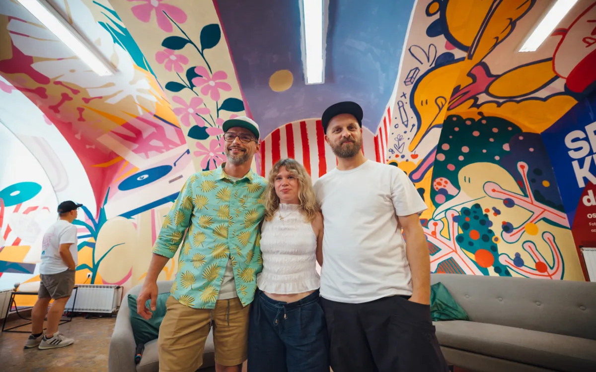 Trije umetniki. Devet odtenkov. Ena SPEKTRAKULARNA zgodba.