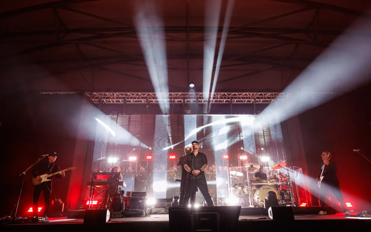 V znamenju spektaklov doma in v tujini