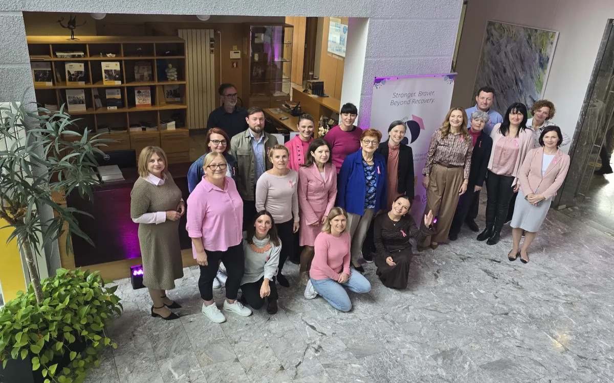 Poslovna šola Bled je podprla »rožnati oktober«