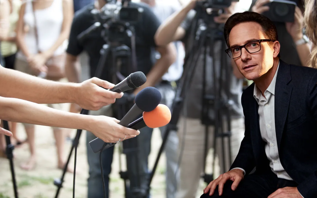 Mark Eting, naj za oglaševanje izberem radio ali plakate?