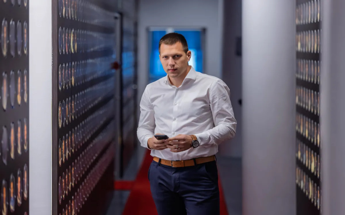 »Odgovori, ki jih podajajo UI-modeli, bodo vse bolj vplivali na nakupne odločitve«