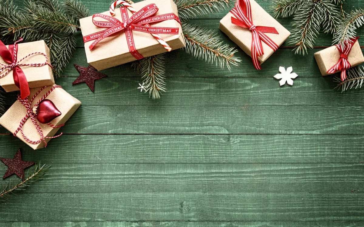 Prava kreativnost agencij pride na plan ob novoletnih darilih: inovativna, navihana, včasih celo uporabna