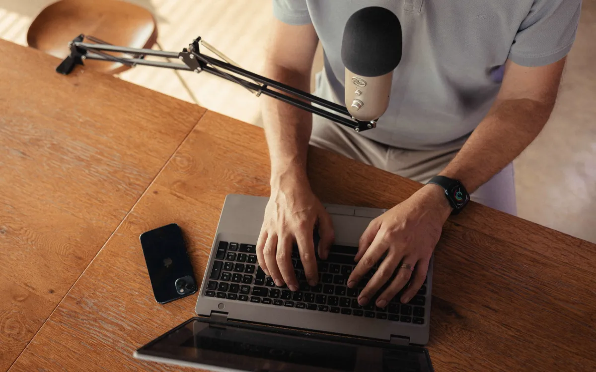 Kdo v podjetju zares vodi umetno inteligenco?