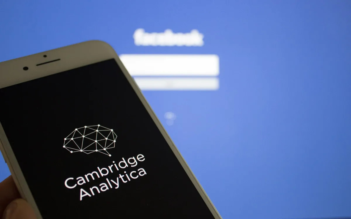 Škandal Cambridge Analytica skoraj desetletje kasneje: manj podatkov več moči?