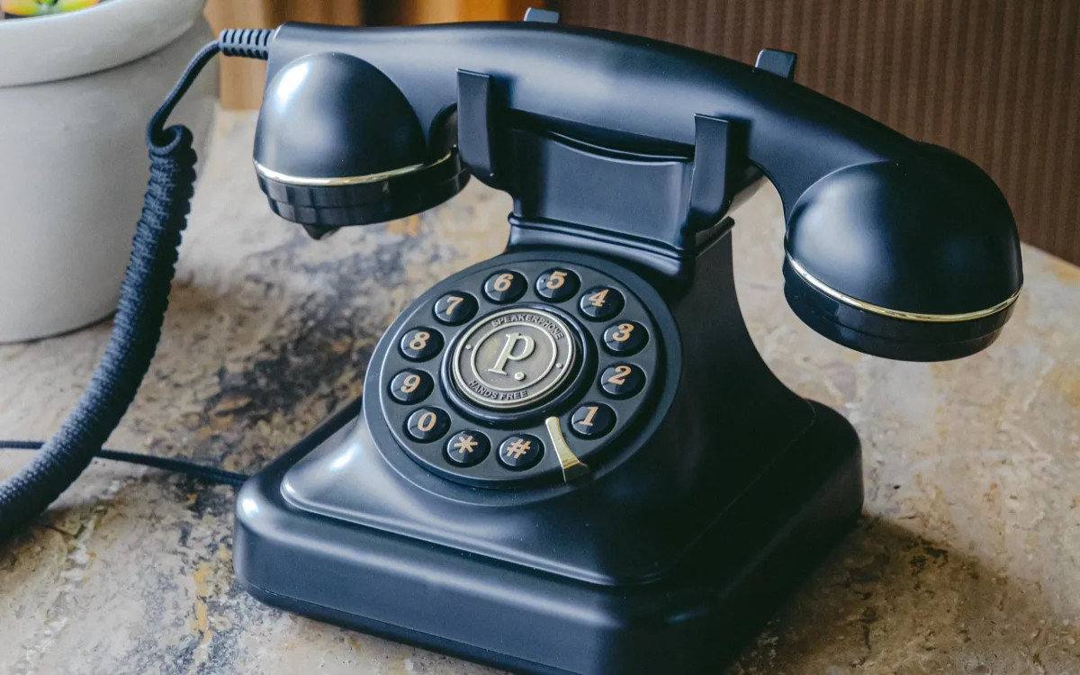 Viralni »Ikein telefon«, ki to ni