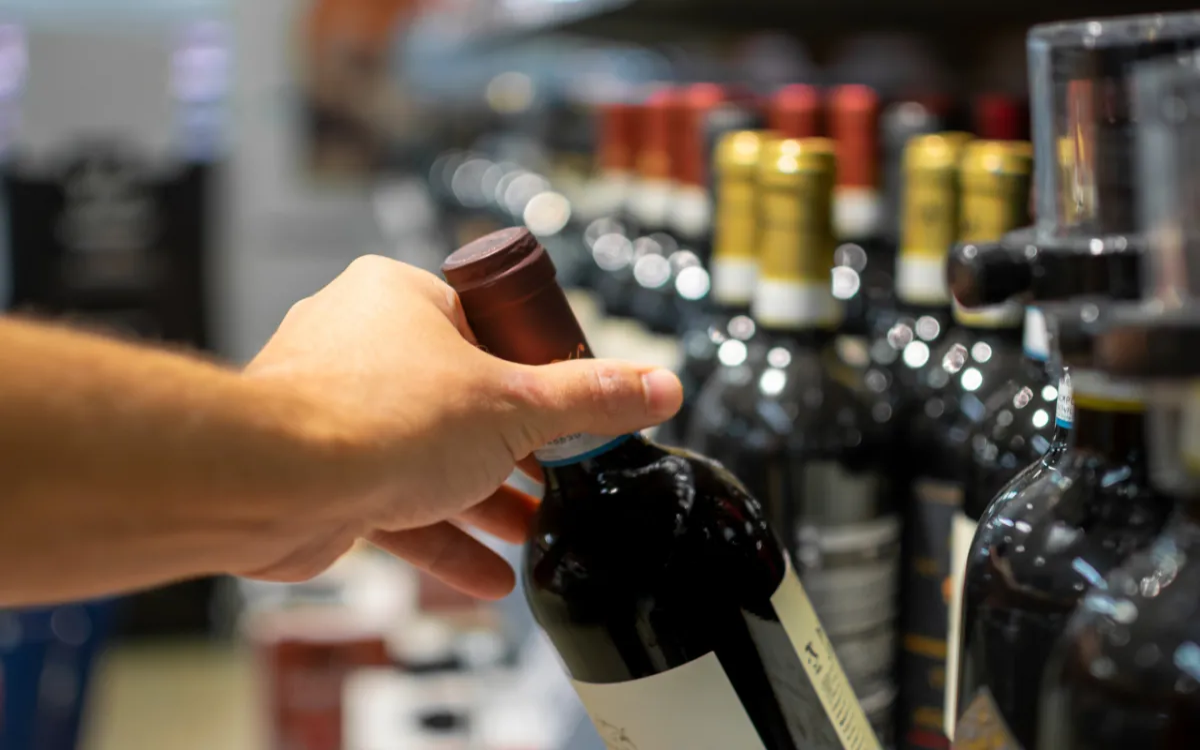 »Streznitev« mlajših generacij niža vrednost alkoholne industrije